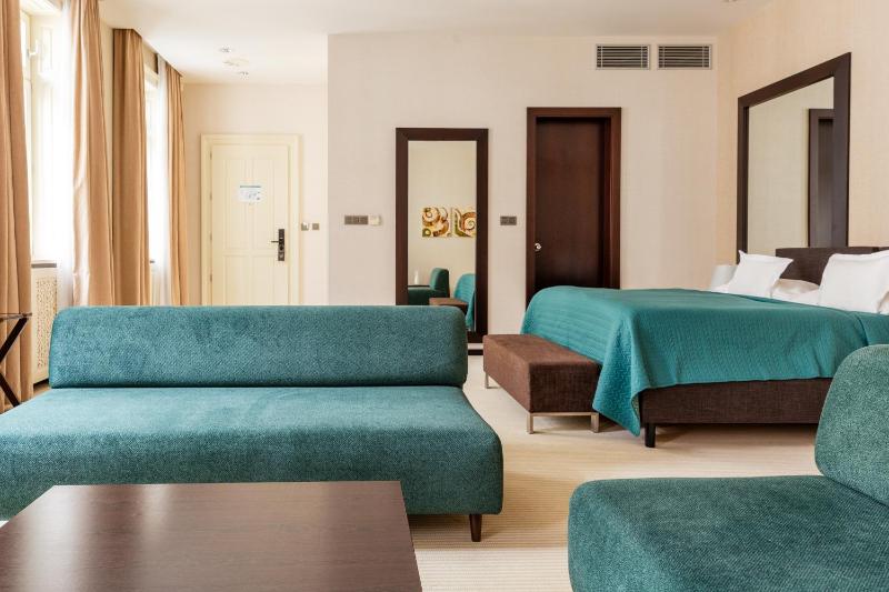 Executive Suite image 2