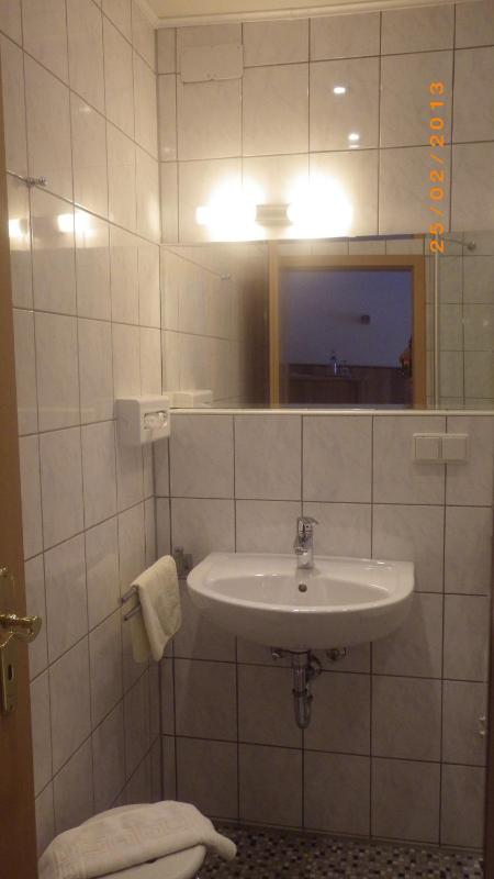 Standard Single Room image 2