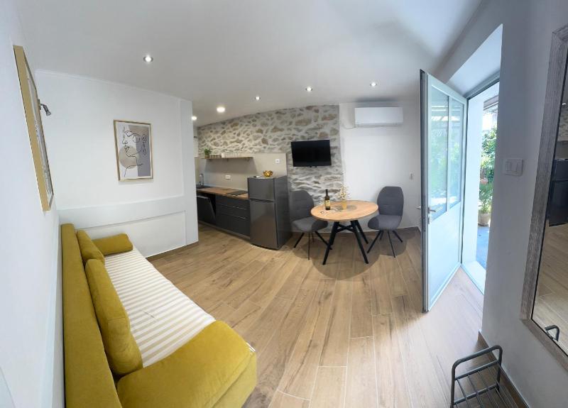 Eleonora Apartments Free Parking Garden & 5 Min to Beach - image 14