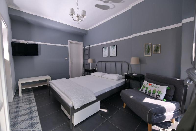 Economy Quadruple Room image 1