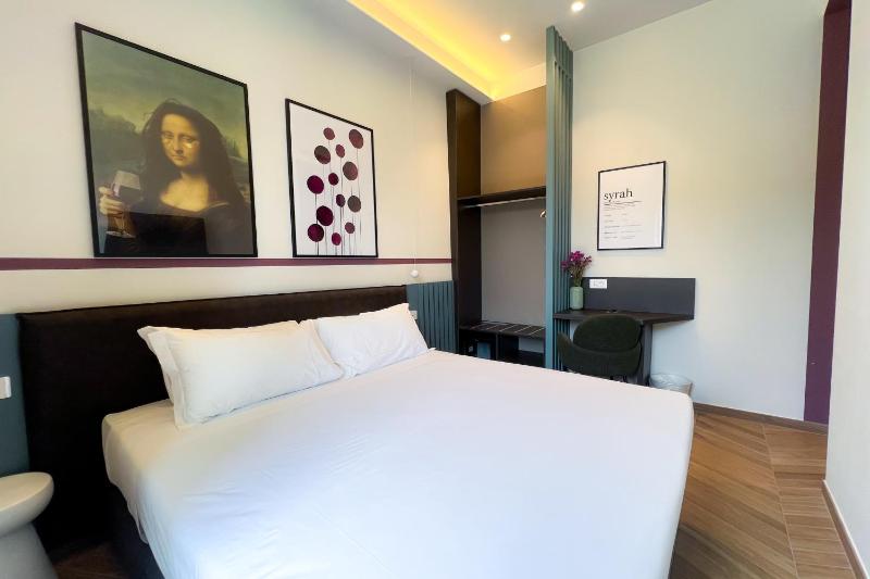 Superior Double Room image 3