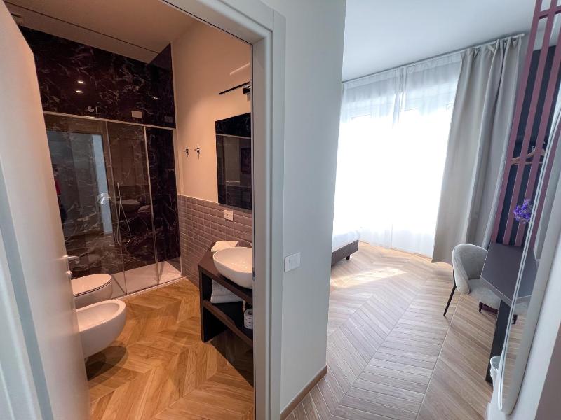 Superior Double Room image 4