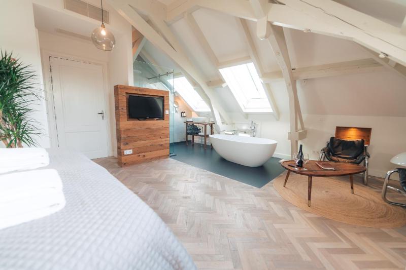 Superior King Room image 2