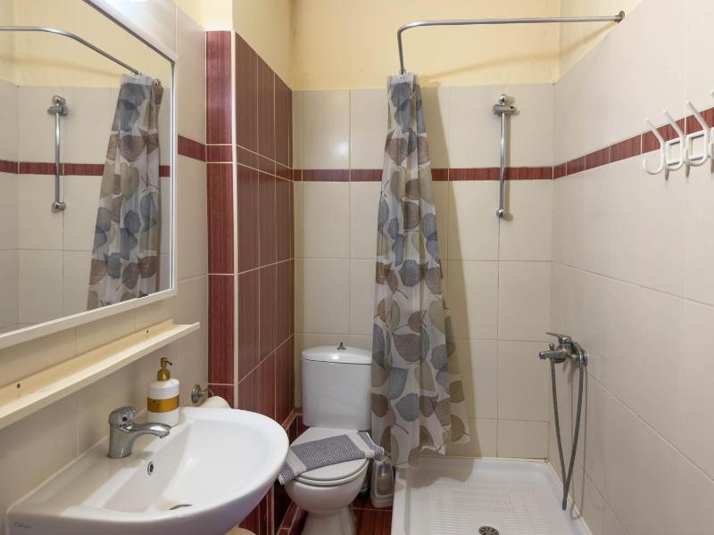 Two-Bedroom Apartment (5 Adults) image 2