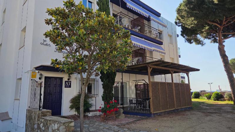 Apartaments Les Roques - image 32