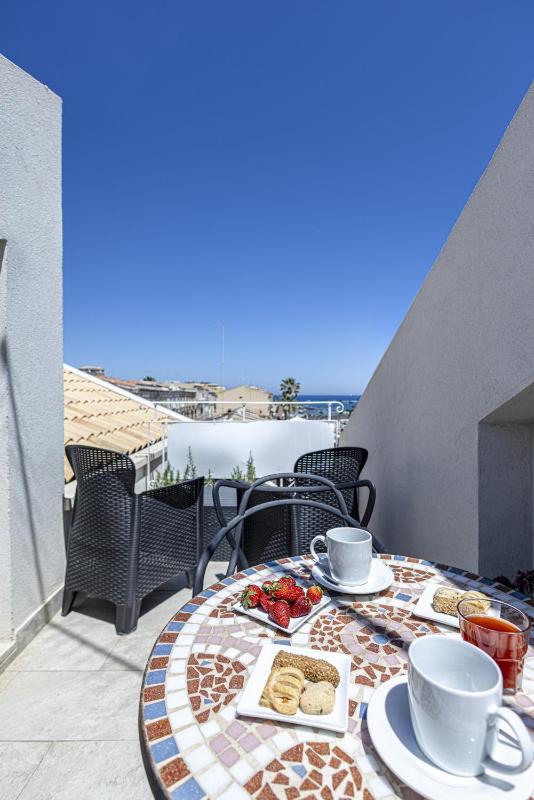 Lakkios charming suites and rooms - image 5