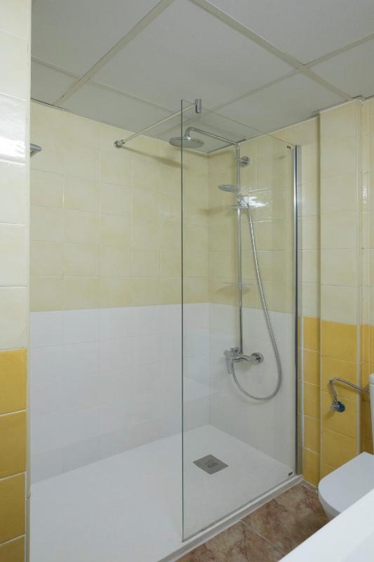 Twin Room image 2