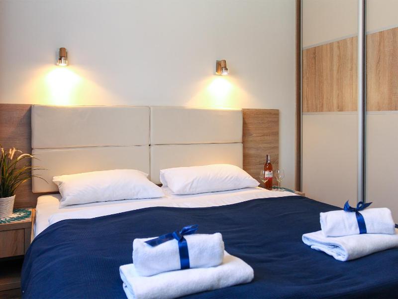 One-Bedroom Apartment image 3