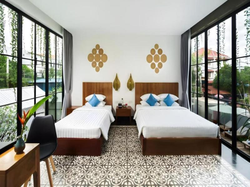 Family Suite with Balcony - image 3