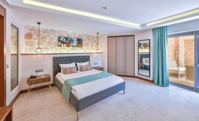 Double Room with Spa Bath image 4