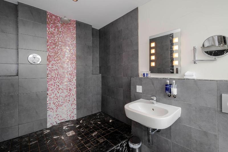 Superior Double Room image 4