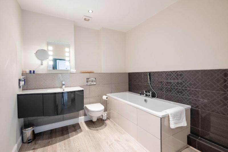 Executive Double Room image 4