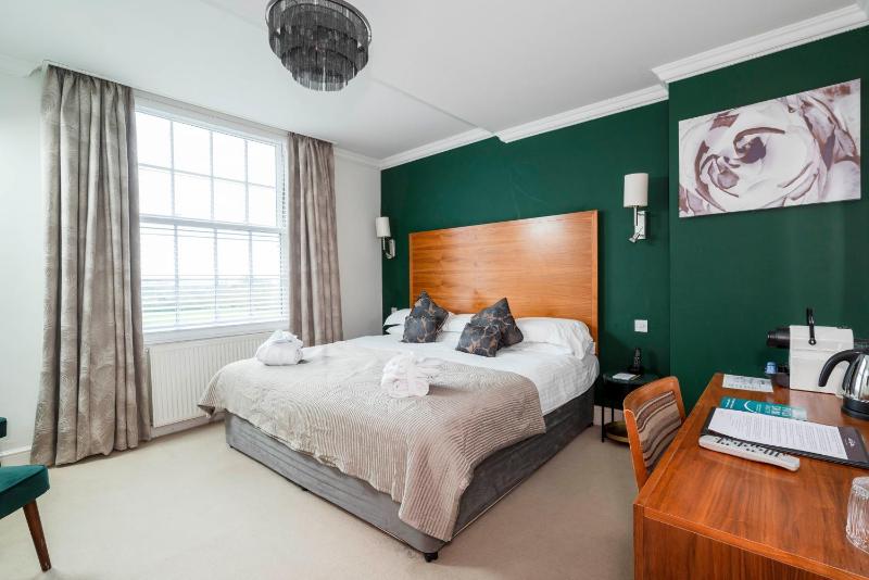 Executive Double Room image 3
