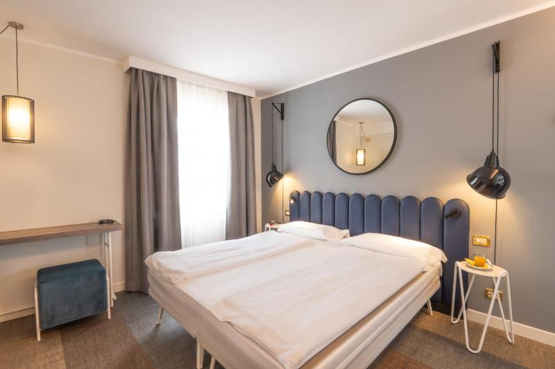 Classic Double or Twin Room image 3