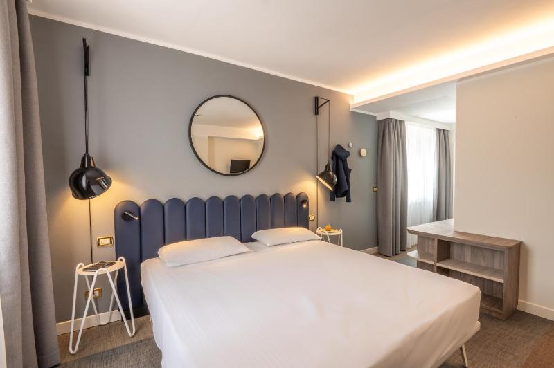 Classic Double or Twin Room image 1