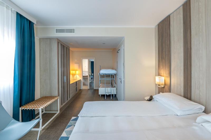 Deluxe Junior Suite image 3