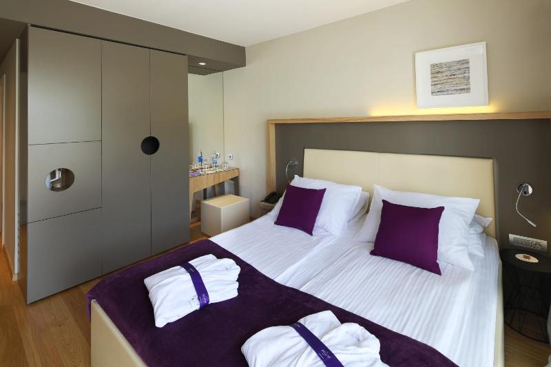 Standard Double Room image 3