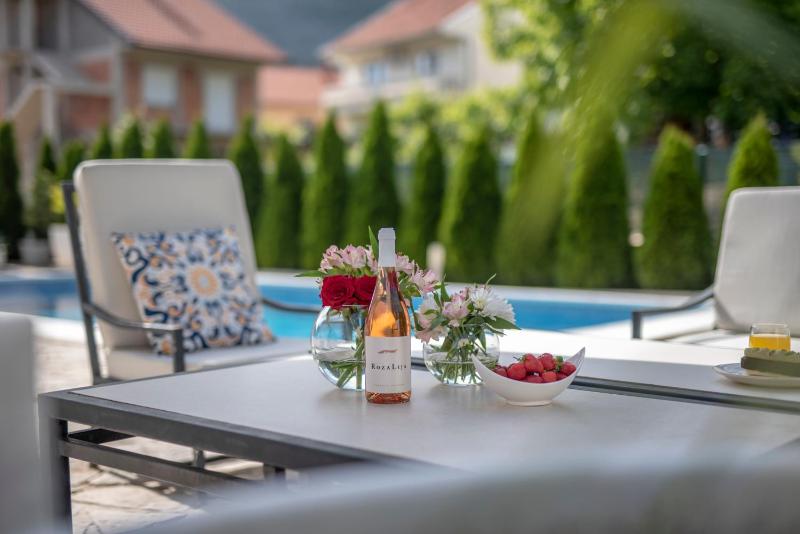 Azzurro Apartments with Swimming pool & Jacuzzi - image 1