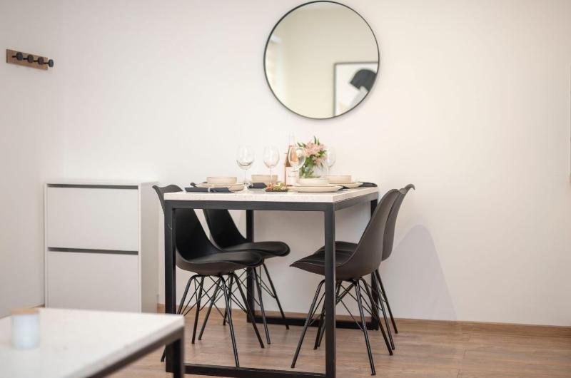 Azzurro Apartments with Swimming pool & Jacuzzi - image 12