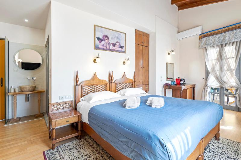 Classic Room with Balcony Old Town View image 3