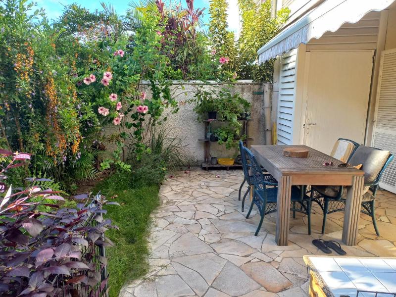 Garden & Terrace Apartment - image 1