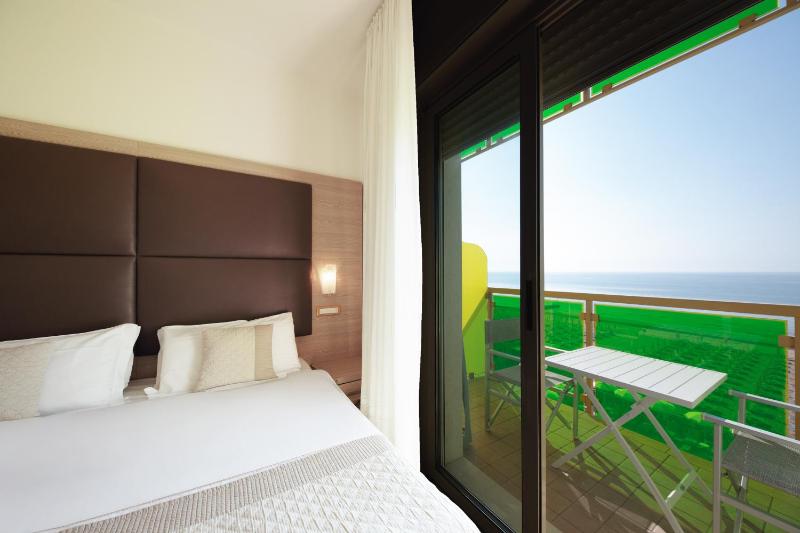 Double Room with Frontal Sea View image 3