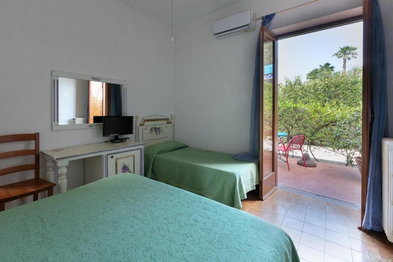 Standard Triple Room image 2