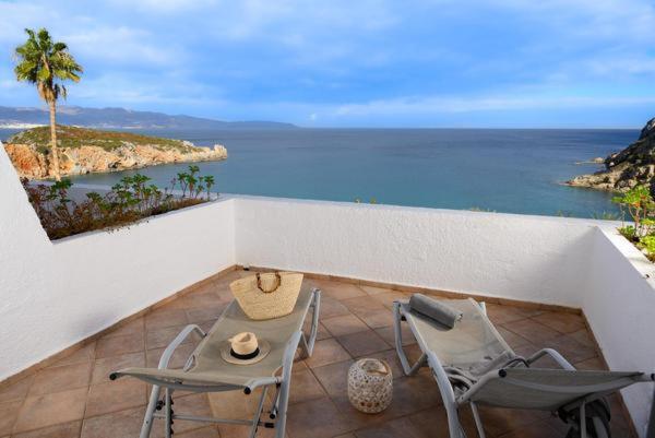 Superior Double Room with Sea View image 1