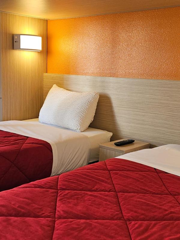 Twin Room image 1