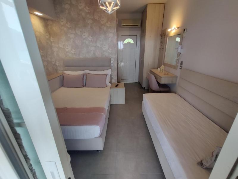 Deluxe studio with sea view (2nd floor) image 4
