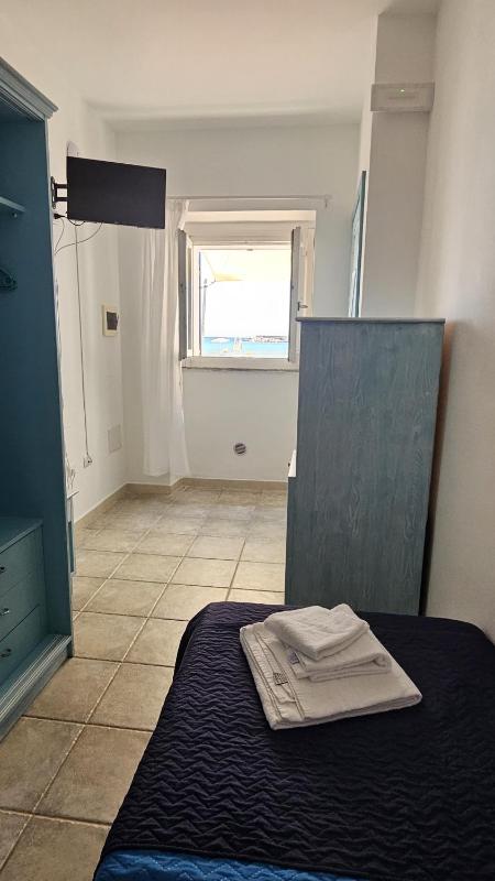Standard Single Room with Sea View image 2
