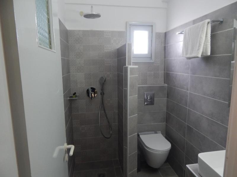 Single Room image 4
