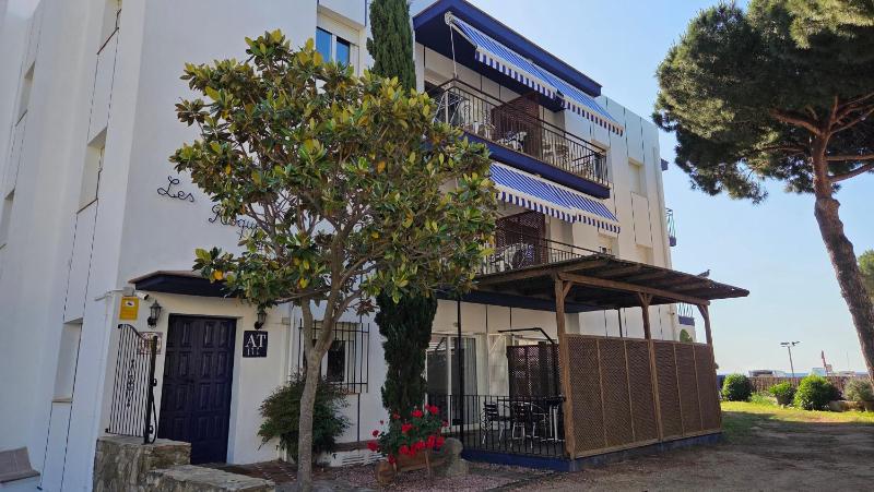 Apartaments Les Roques - image 2