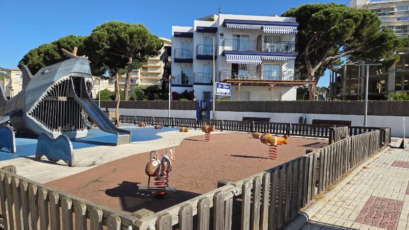 Apartaments Les Roques - image 33