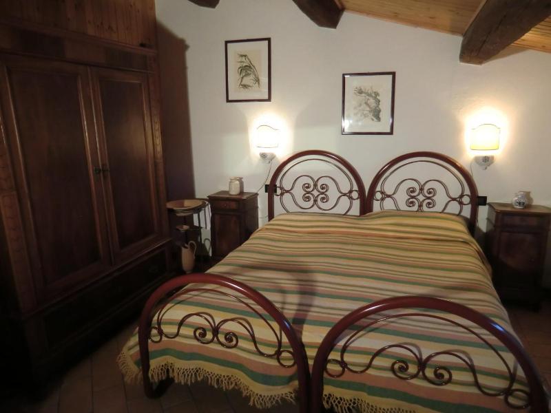 One-Bedroom Apartment image 3
