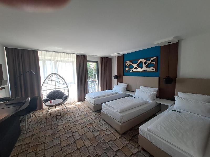 Superior Triple Room image 4