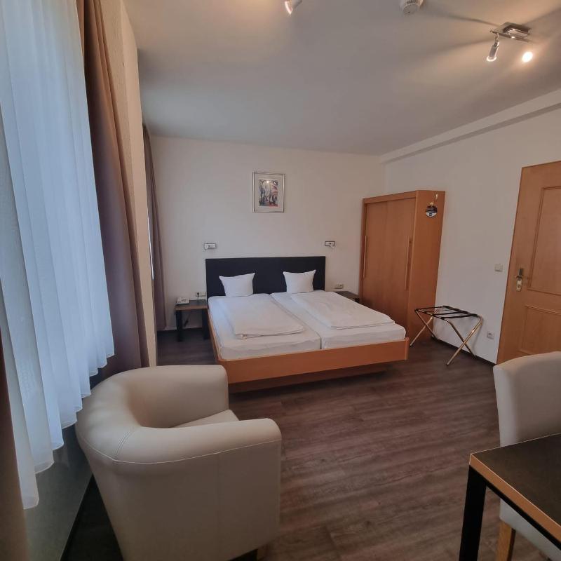 Double Room image 2