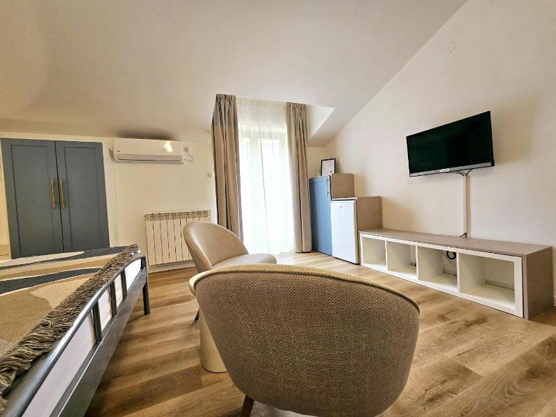 Deluxe Double Room image 2