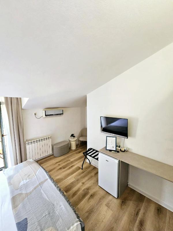 Superior Double Room image 3