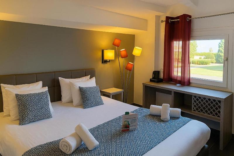 Connecting Rooms with heated swimming pool access image 1