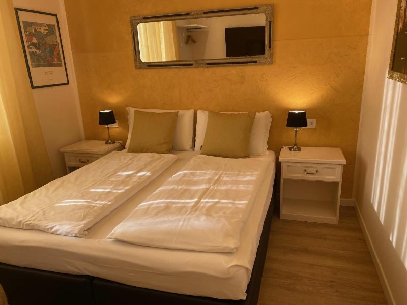 Double Room image 4