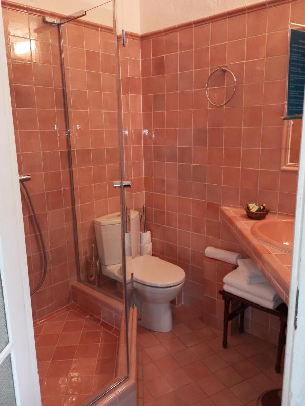 Standard Double Room image 3