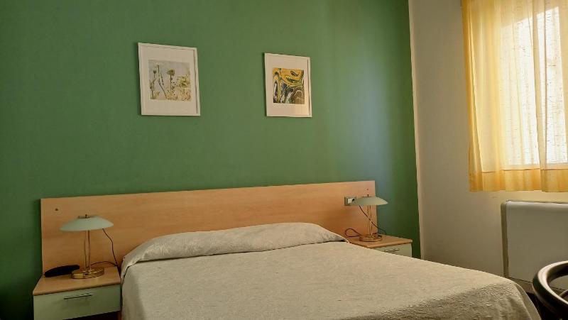 Double Room image 2