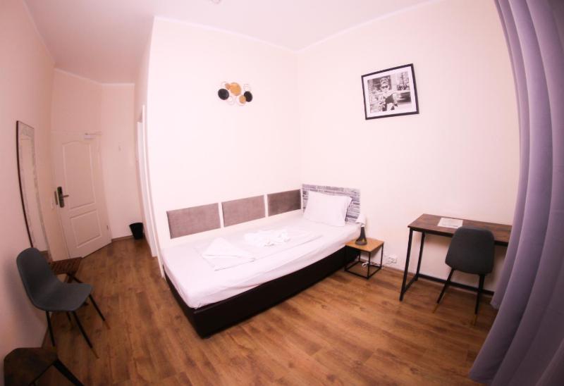 Comfort Single Room image 3