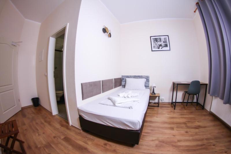 Comfort Single Room image 4