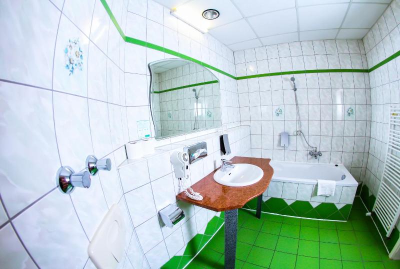 Standard Triple Room image 1