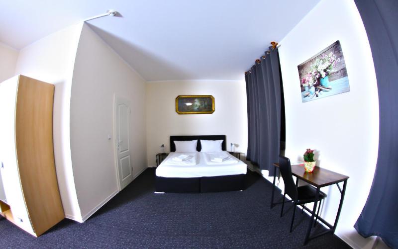 Standard Triple Room image 4