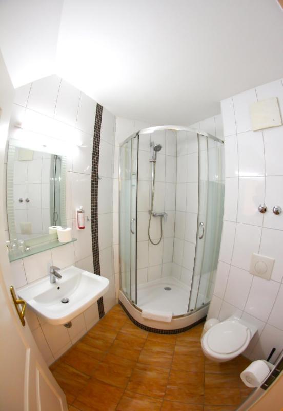 Small Double Room image 4