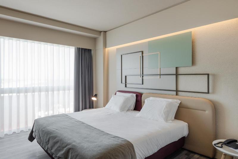 Double or Twin Room with Garden View image 4