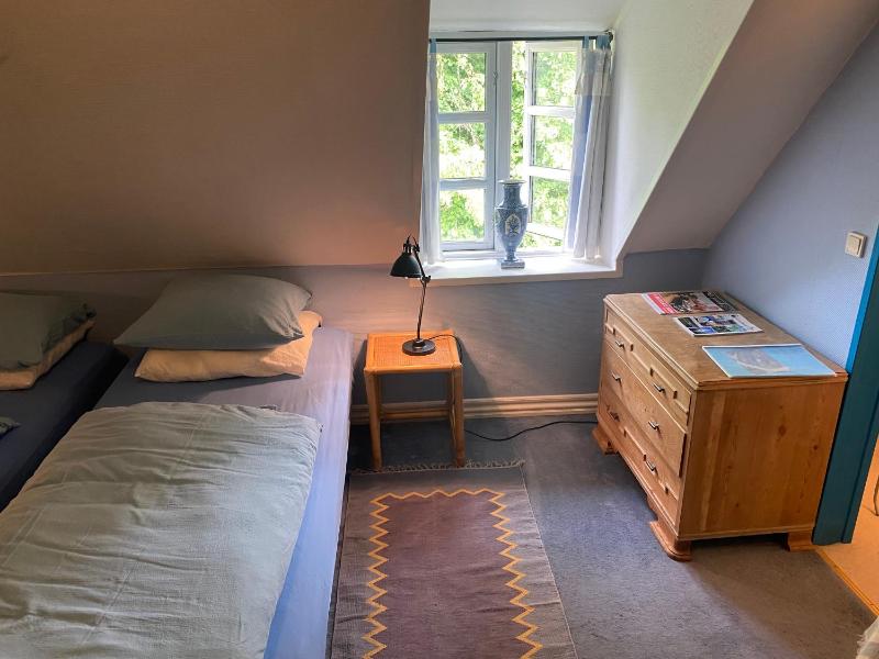 Standard Twin Room image 1